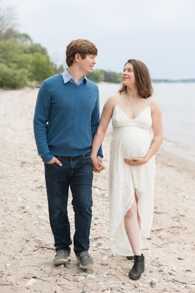 Southeastern, WI Maternity Session at Hika Bay Park