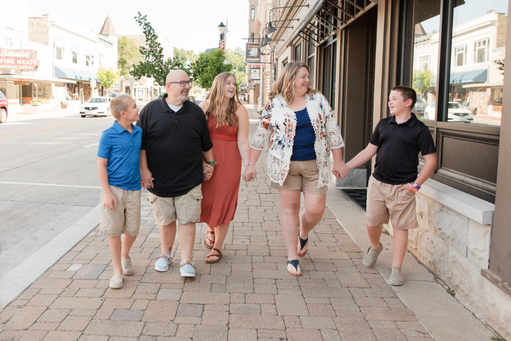 Southeastern WI Family Session in Downtown Port Washington