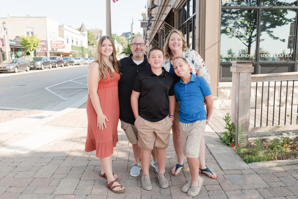 Southeastern WI Family Session in Downtown Port Washington