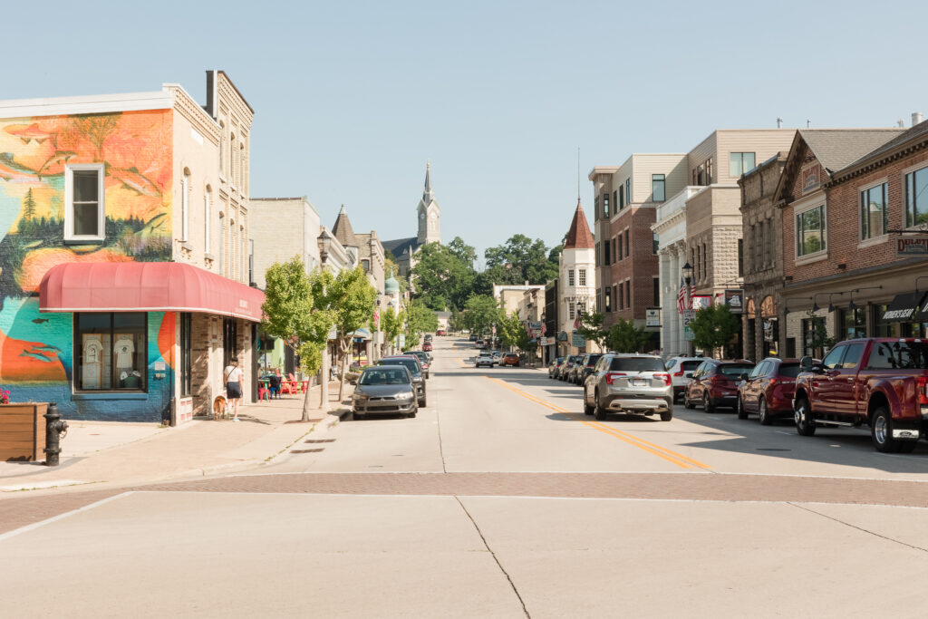 Southeastern WI Family Session in Downtown Port Washington